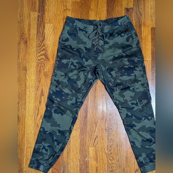 Rue 21 Women's Camo Joggers - Size XL - Picture 6 of 7
